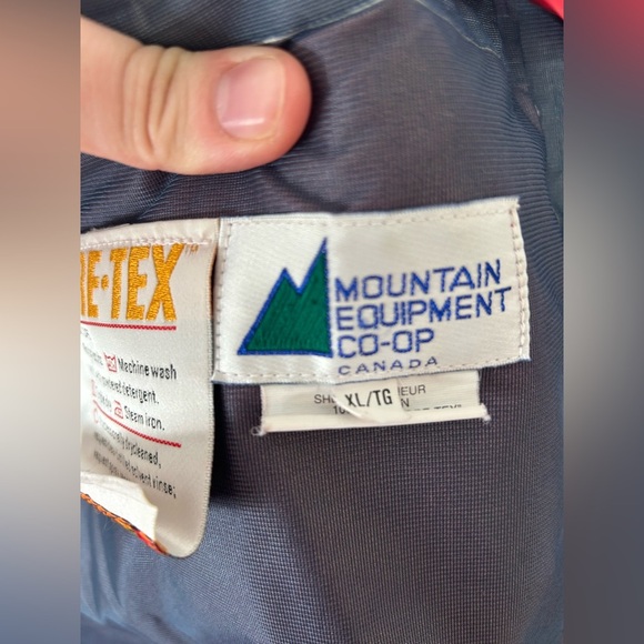 VINTAGE Gore-Tex Mountain Equipment CO-OP Jacket - Size XL Red - Picture 9 of 10